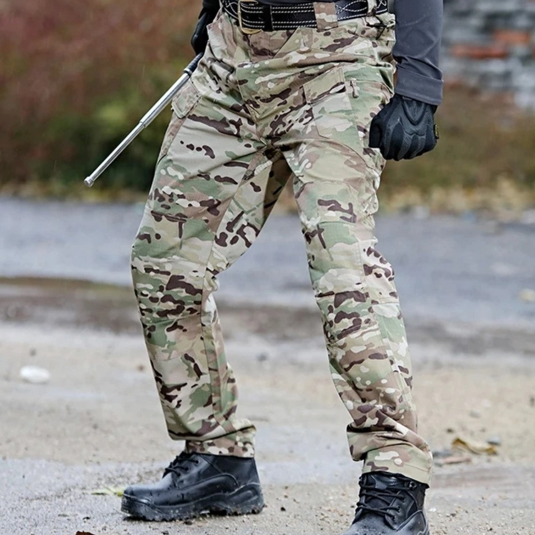 Robuuste tactical broek met zakken, geschikt voor buitengebruik