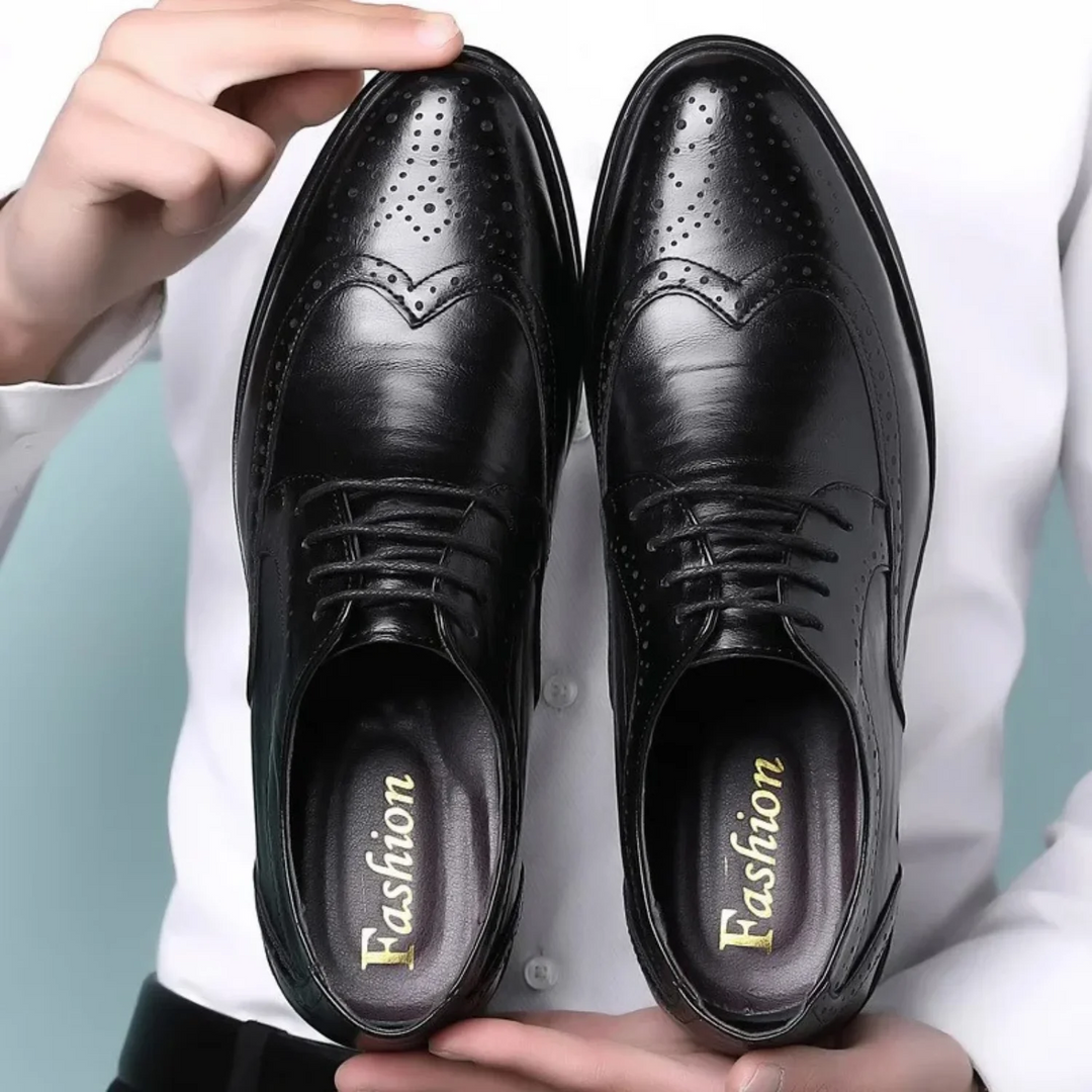 Klassieke herenschoenen met brogue details en veters