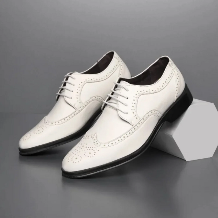 Klassieke herenschoenen met brogue details en veters